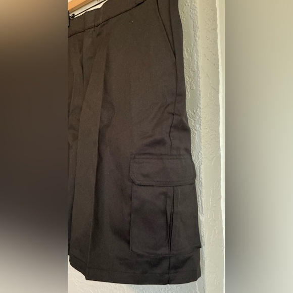 Dickies Men's Black Loose Fit Cargo Shorts (NWT) - Picture 4 of 11